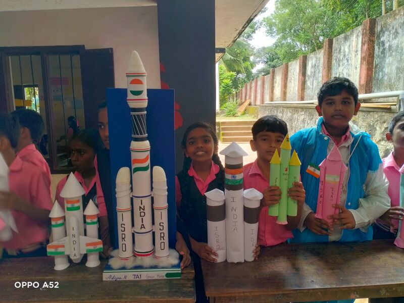 പ്രമാണം:42662 rocket5.jpg