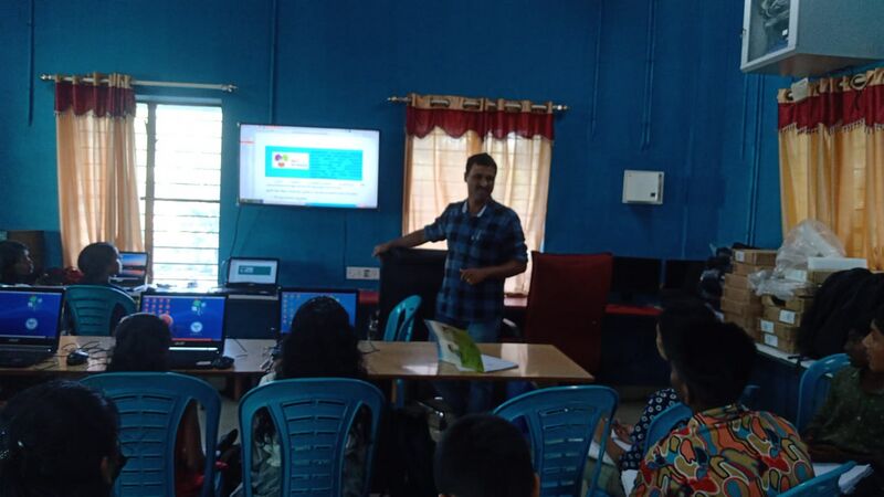 പ്രമാണം:43003 photos.jpg