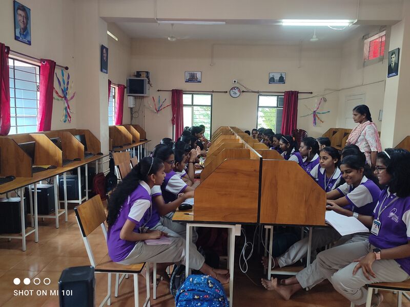 പ്രമാണം:44037 KITE2.jpg