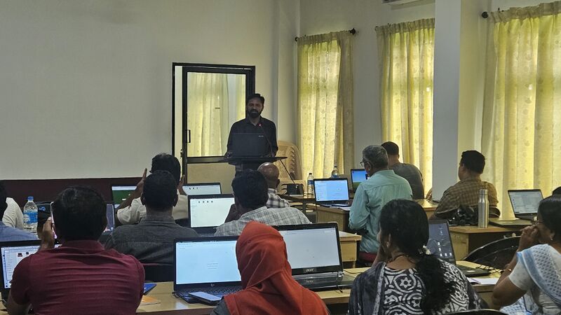 പ്രമാണം:Drcmlp training 8 10.jpg