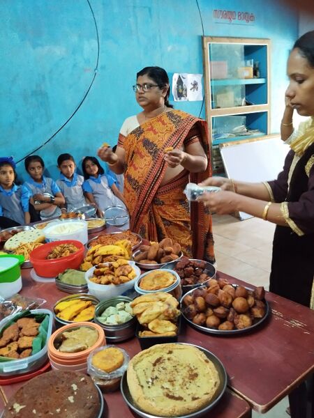 പ്രമാണം:Food corner.jpg