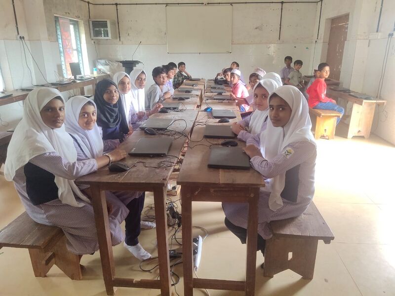 പ്രമാണം:11022-ksd-it lab.jpeg