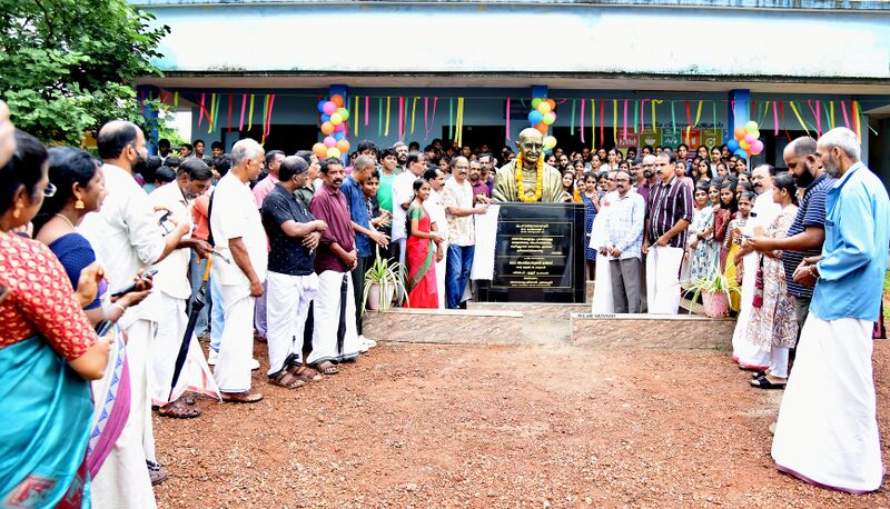 പ്രമാണം:11073 GANDHI.jpg