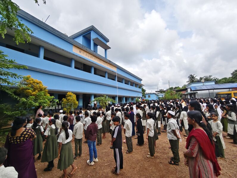 പ്രമാണം:12016-KGD-Reading Day-1000605648.jpg