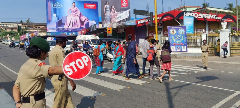 പ്രമാണം:15051 trafic con.jpg