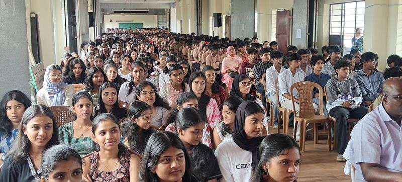 പ്രമാണം:15051 viewers.jpg