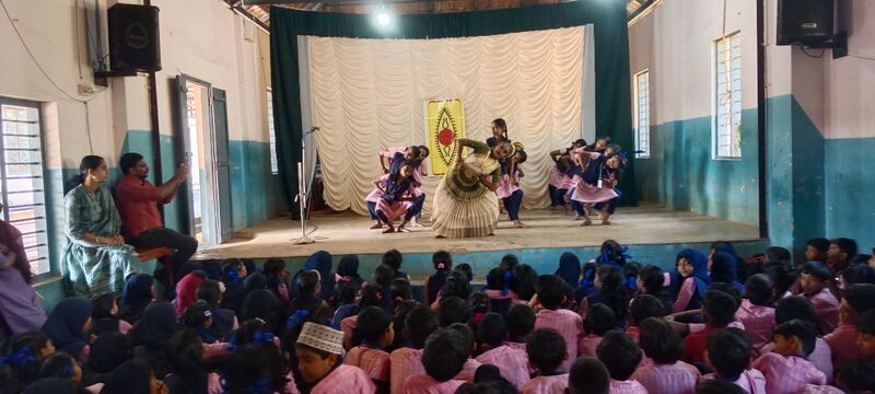 പ്രമാണം:15253 mohiniyattam.jpg