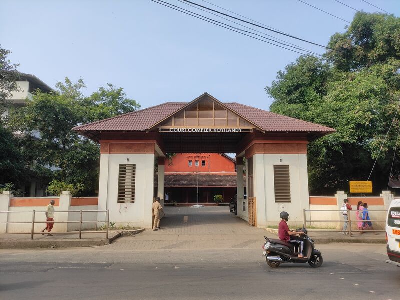 പ്രമാണം:16046 COURT.jpg