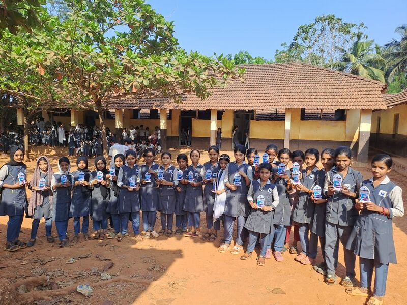 പ്രമാണം:18744 VARSHIKAM SAMMANAM.jpg