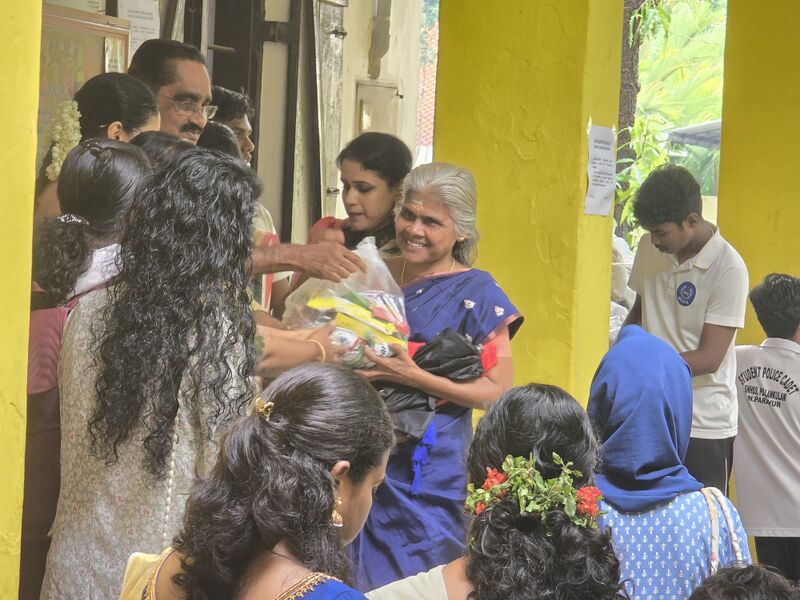 പ്രമാണം:25068 2025-26 spc onaghosham2.jpg