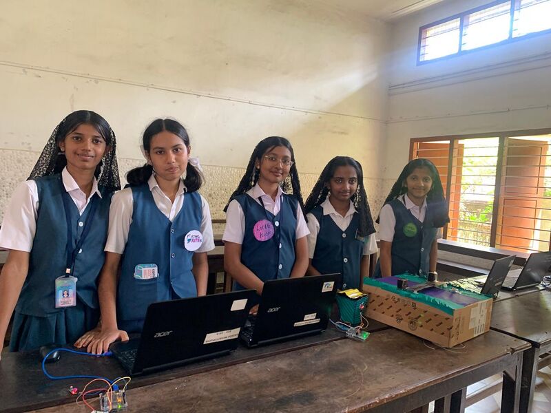 പ്രമാണം:28002-littlekites fest.jpeg