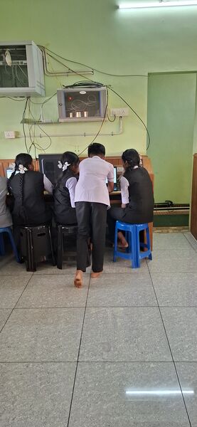 പ്രമാണം:28027 9th robotics class 1.jpg