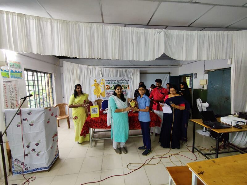 പ്രമാണം:33027 prize9.jpeg