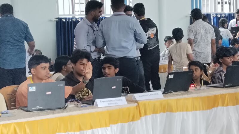 പ്രമാണം:34006 roboticfest 2.jpg