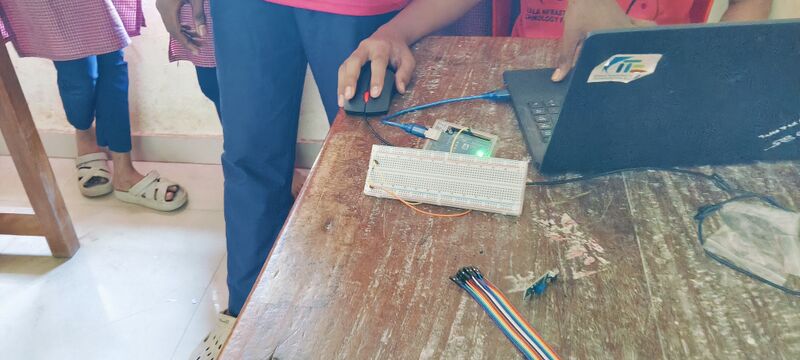 പ്രമാണം:42085 rob training 7.jpeg