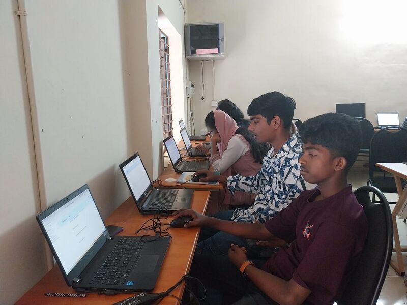 പ്രമാണം:42086 hightech lab.jpg