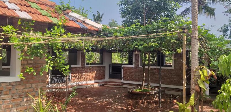 പ്രമാണം:42372 sadanathil building1.jpg