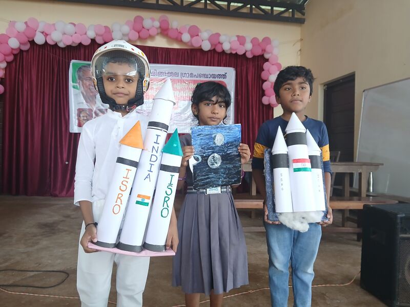 പ്രമാണം:42611 chandradinam.jpg