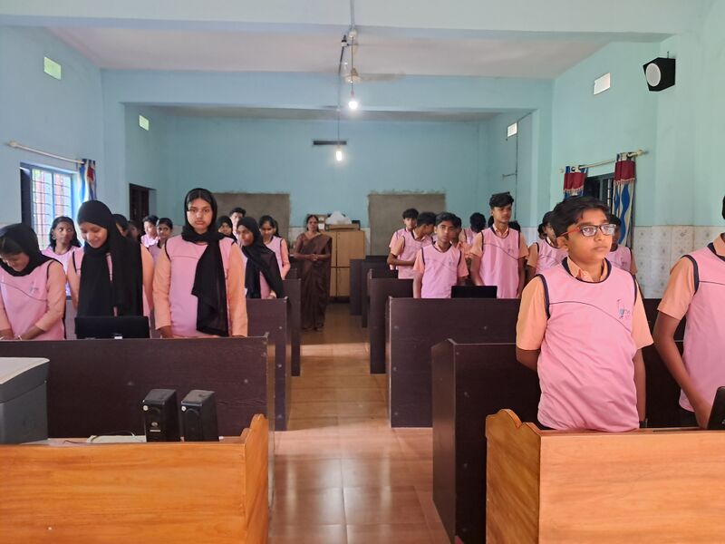 പ്രമാണം:48036 littlekites.jpg