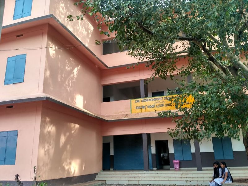 പ്രമാണം:48041school.jpeg