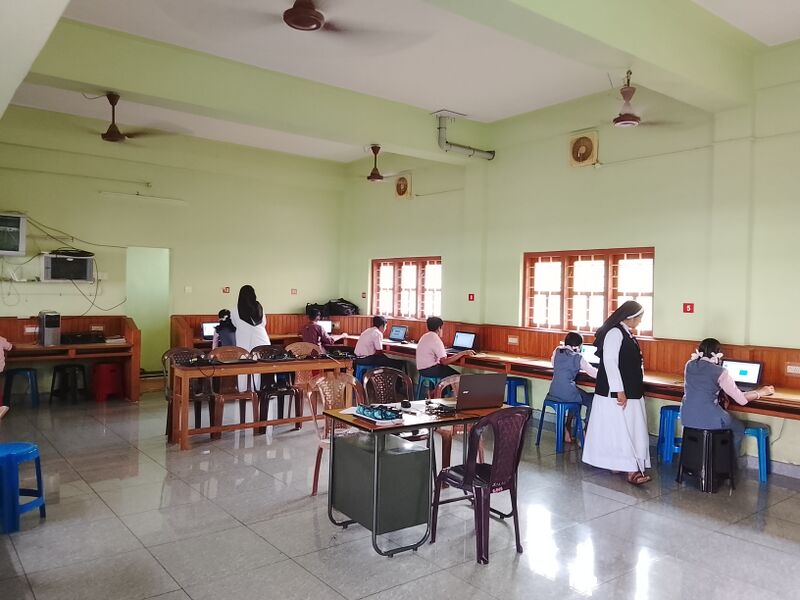 പ്രമാണം:Little kites exam 4.jpg