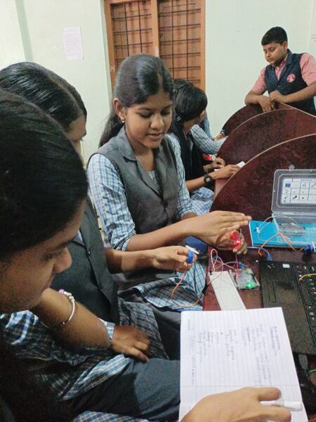 പ്രമാണം:Robotic class 3.jpeg