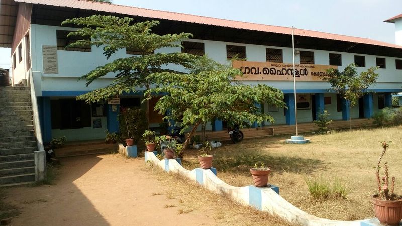 പ്രമാണം:School-front-view-ghss.jpg