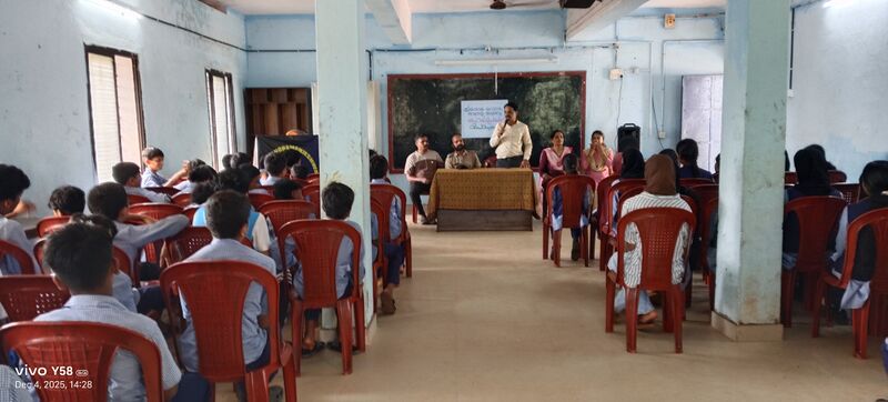 പ്രമാണം:11016 Adolescence 1.jpg