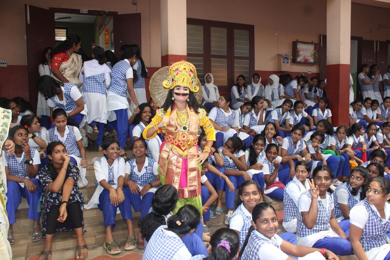 പ്രമാണം:16002 onam23-24 5.jpg