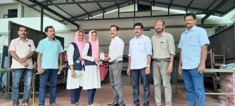 പ്രമാണം:19009-prize distribution 4.jpg