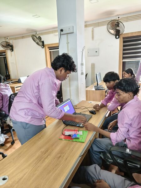 പ്രമാണം:19074 robotics1.jpg