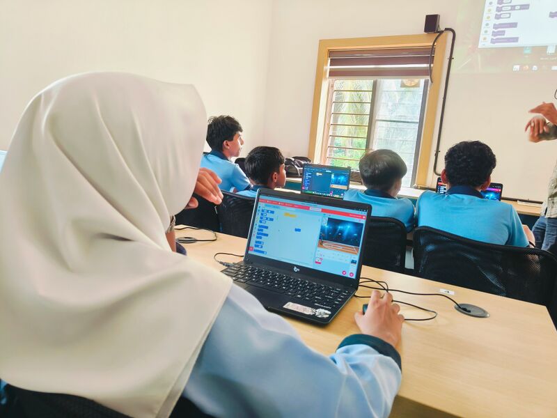 പ്രമാണം:19077 School Camp2 1.jpg