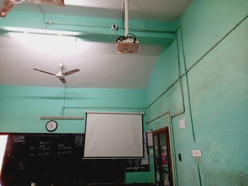 പ്രമാണം:19077 hitec classroom.jpg