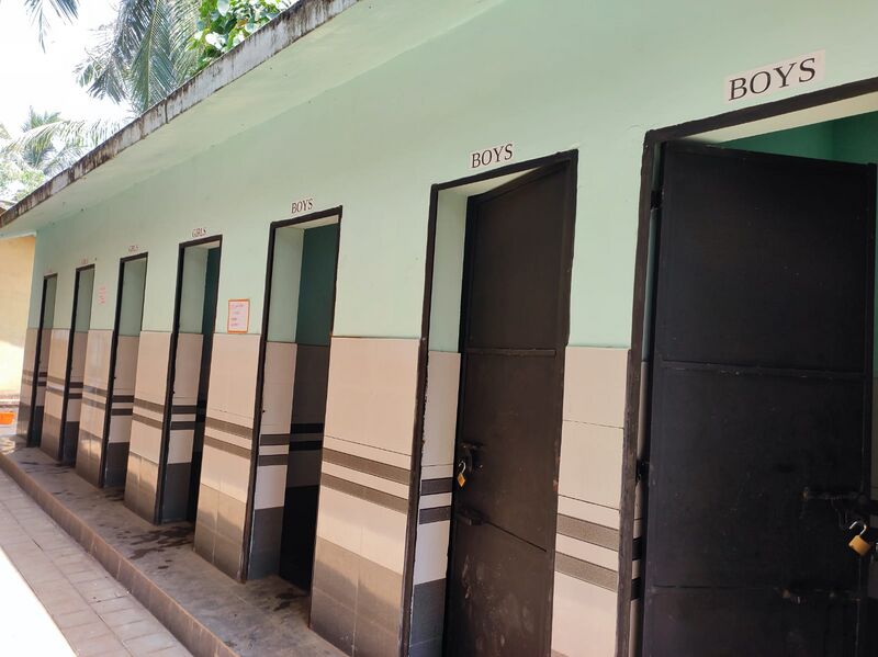 പ്രമാണം:19855 bathroom2.jpeg