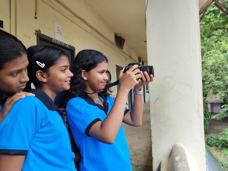 പ്രമാണം:21068 little kites 1.resized.jpg