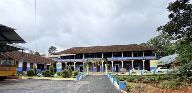 പ്രമാണം:28022 school photo.jpg