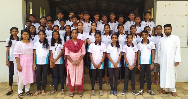 പ്രമാണം:38062 littlekites 2021-24batch.jpeg