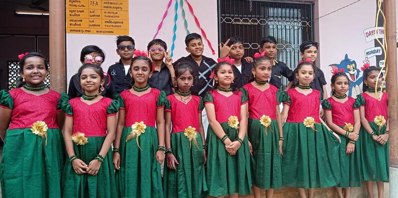 പ്രമാണം:44228-melam2412.jpg