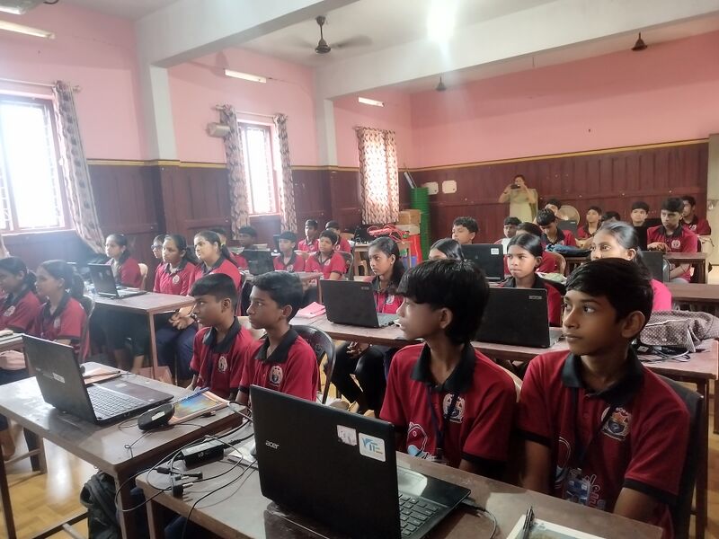 പ്രമാണം:47075-KKD-LK SCHOOL CAMP.jpg