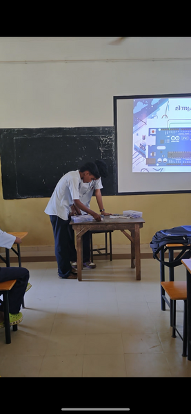 പ്രമാണം:48086 ROBOTIS TRAINING 4.PNG