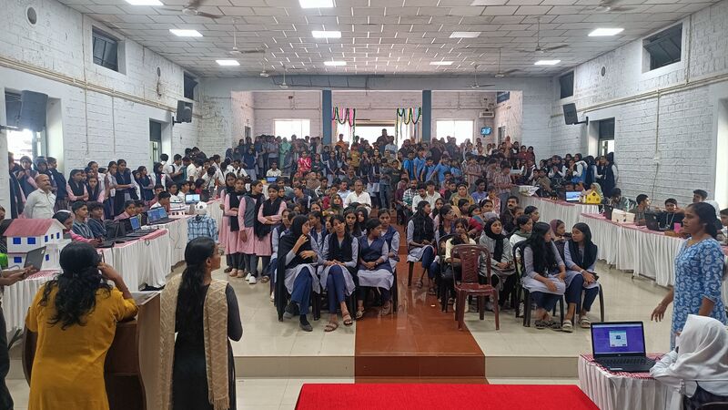 പ്രമാണം:Drcmlp-lk-mik 20.jpg