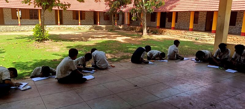 പ്രമാണം:Poster lahari 43042.jpg