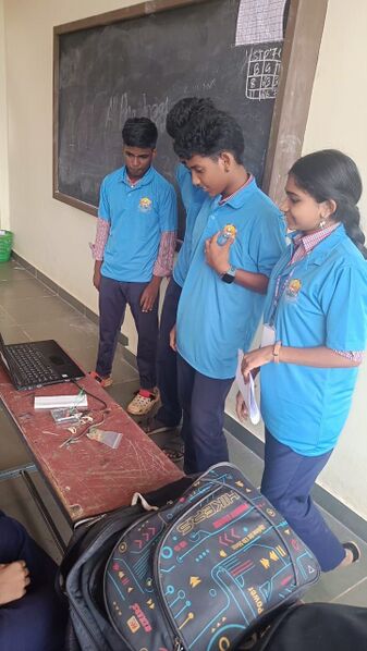 പ്രമാണം:Robo class demo 1.jpg