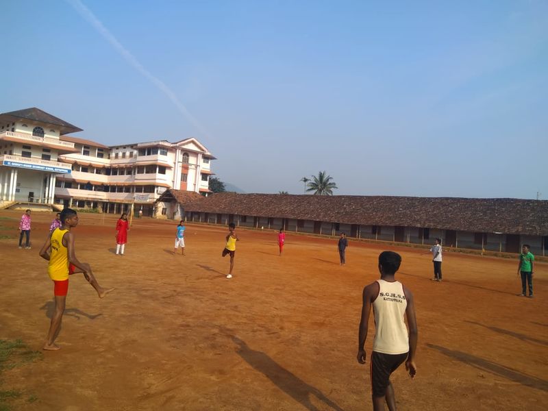 പ്രമാണം:SPORTS PRACTICE & COMPETITIONS SGHSS39.jpg