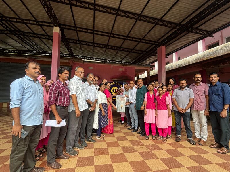 പ്രമാണം:11006 pathram.jpg