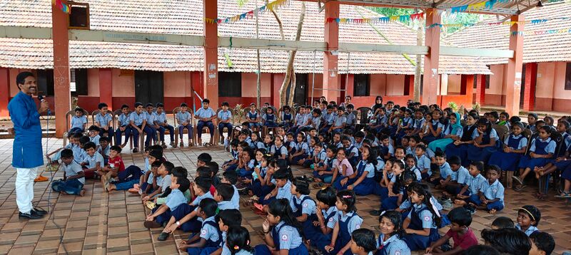 പ്രമാണം:12042 balachandrankottodi.jpg