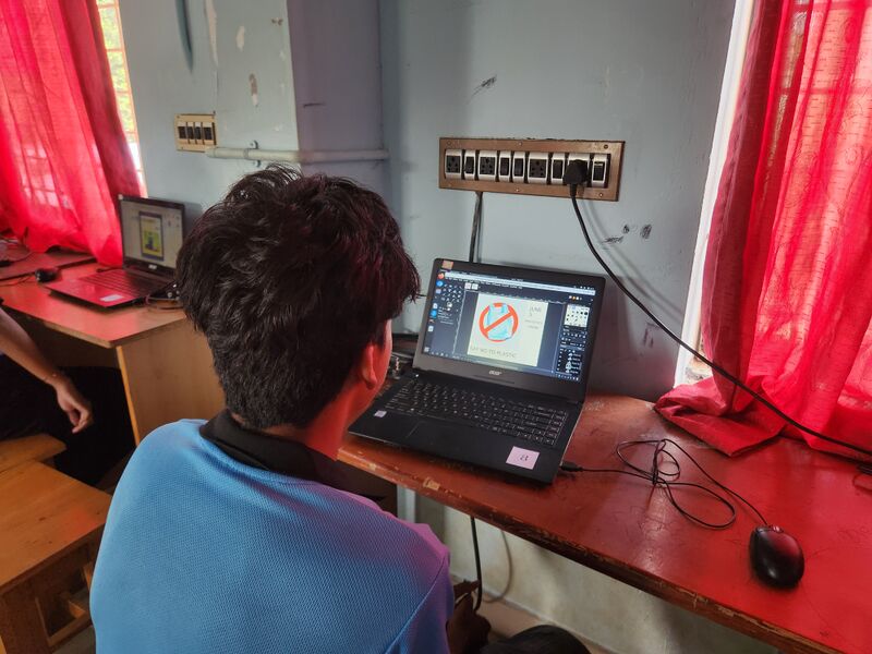 പ്രമാണം:13034 postermaking5.jpg