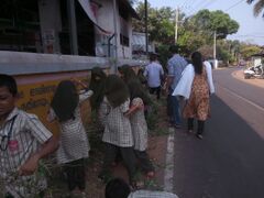 ശുചിത്വക്ലബ്ബി ന്റെ നേതൃത്വത്തിൽ സ്‌കൂളും പരിസരവും വൃത്തിയാക്കിയപ്പോൾ