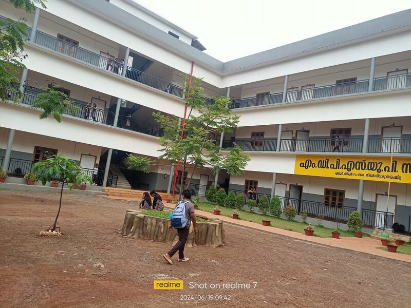 പ്രമാണം:19776 school.jpg