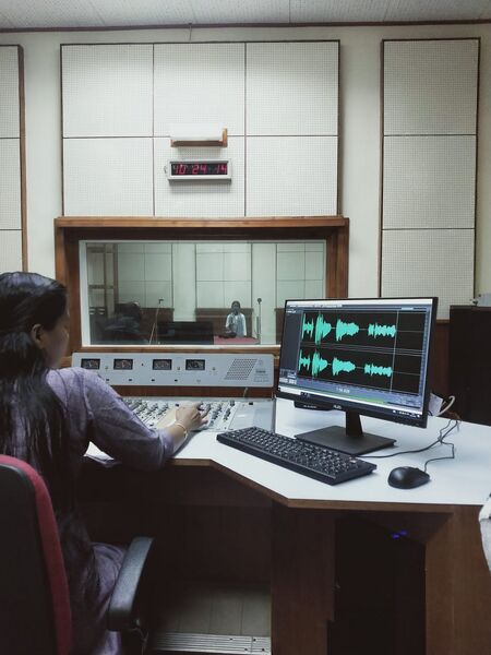 പ്രമാണം:19856 RADIO 1.jpg